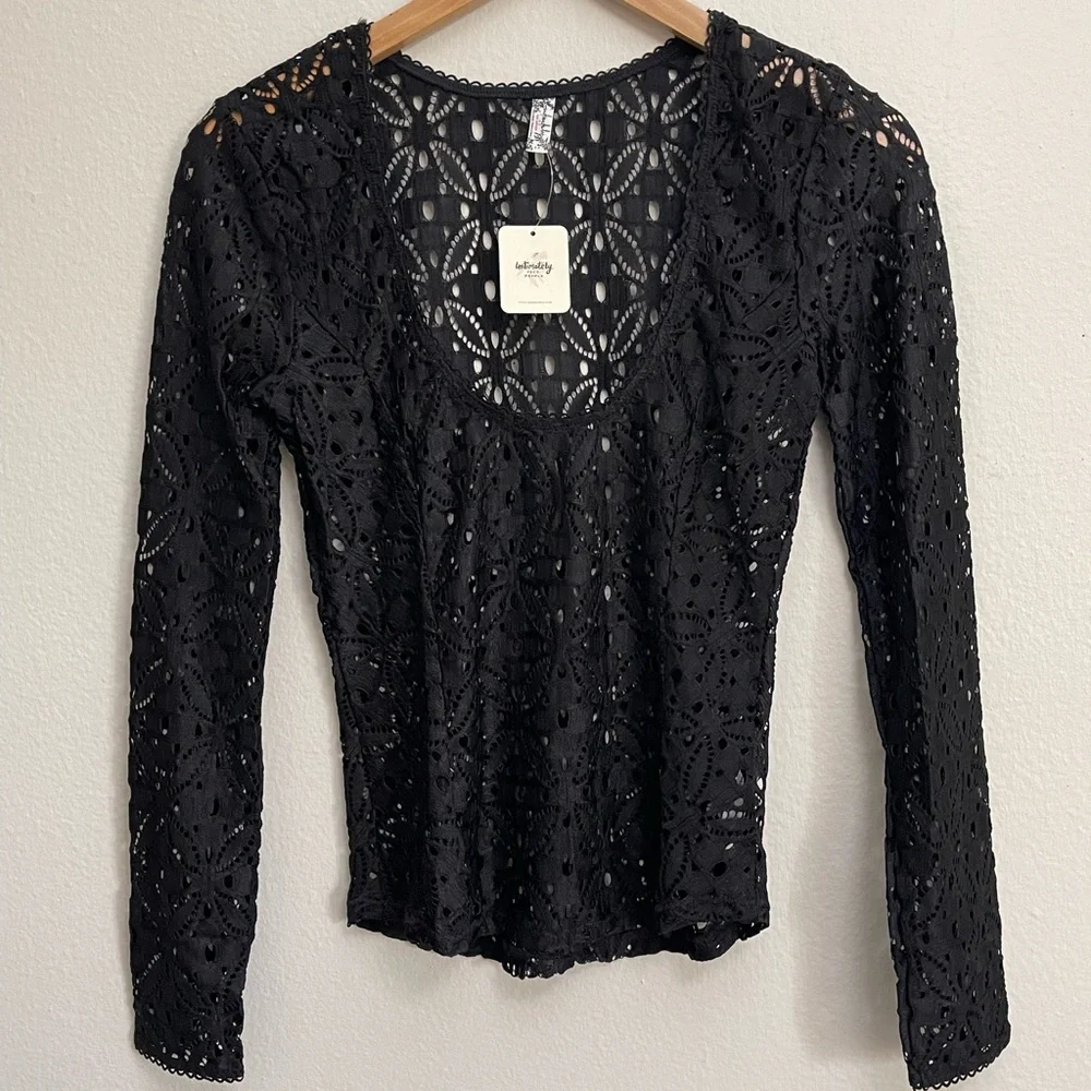Free People Black Top Scoop Neck Long Sleeve Vamp Romantic Festival size Small